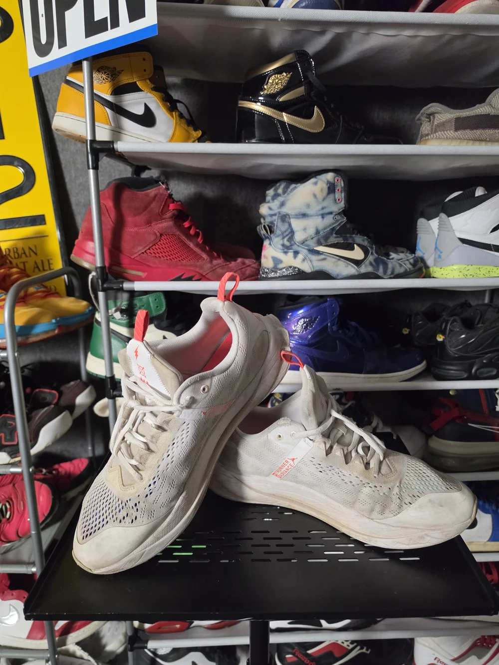 🔥 Jordan Men’s Size 11 Lightweight Neutral-Run Sneakers in Off-White